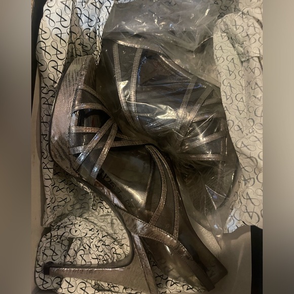 ADRIANNA PAPELL Gunmetal ADRI SZ 8M  heels - Picture 3 of 6